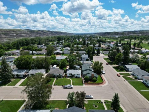 415 8 Street East, Drumheller, AB 