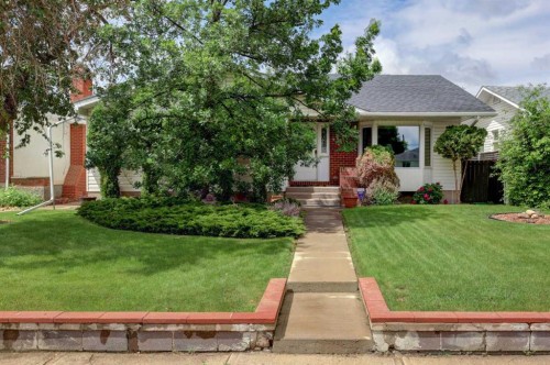 415 8 Street East, Drumheller, AB 