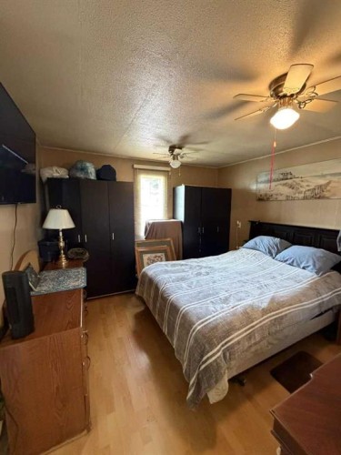 830 1 Avenue, Vauxhall, AB 
