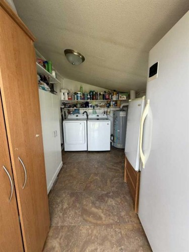 830 1 Avenue, Vauxhall, AB 