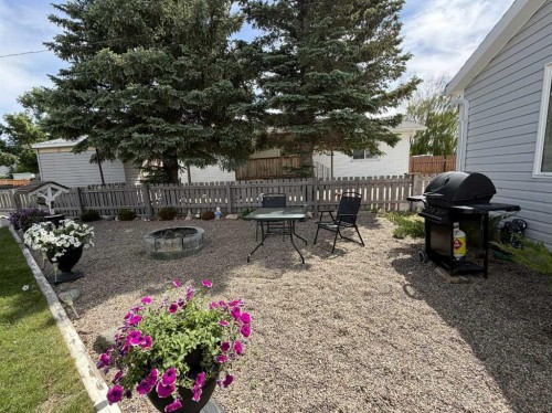 830 1 Avenue, Vauxhall, AB 