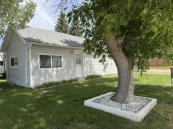 830 1 Avenue Vauxhall, AB T0K 2K0