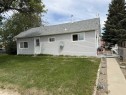 830 1 Avenue, Vauxhall, AB 