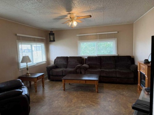 830 1 Avenue, Vauxhall, AB 