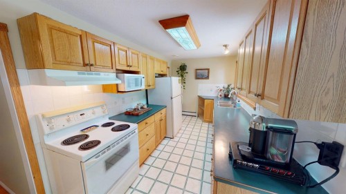 312 3 Street West, Brooks, AB 