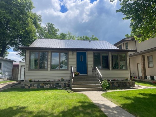 312 3 Street WEST Brooks, AB T1R 0E7