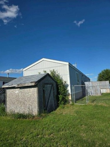39 Maple Drive, Brooks, AB 