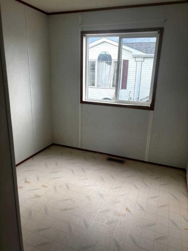 39 Maple Drive, Brooks, AB 