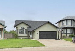 23 Upland Place Brooks, AB T1R 1M9