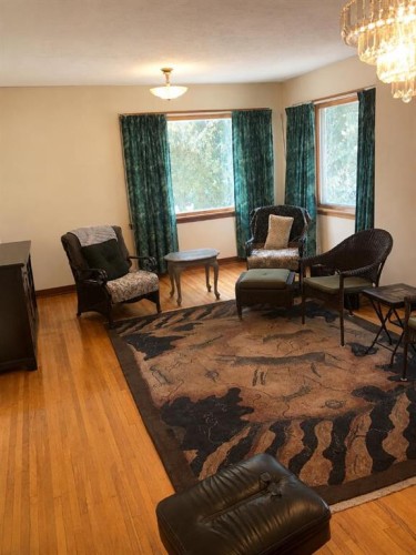 233022 Range Road 161, Mundare, AB - Indoor Photo Showing Living Room