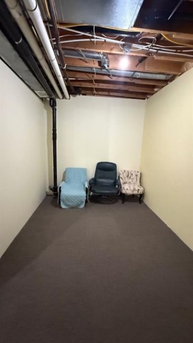 307 4 Avenue West, Hanna, AB 