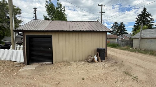 307 4 Avenue West, Hanna, AB 