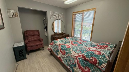 307 4 Avenue West, Hanna, AB 