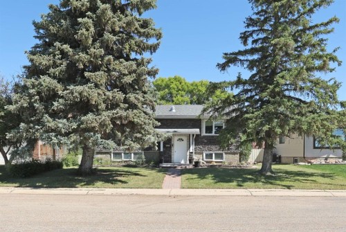 52 Marshall Drive West, Brooks, AB 