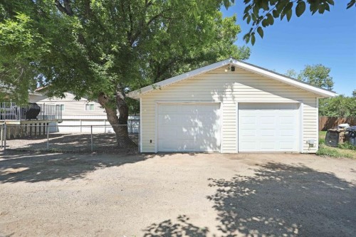 52 Marshall Drive West, Brooks, AB 