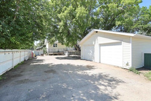 52 Marshall Drive West, Brooks, AB 