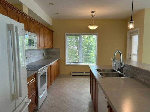 201-4403 67A Avenue, Olds, AB 