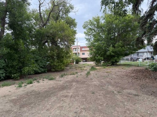 240 2 Street East, Brooks, AB 