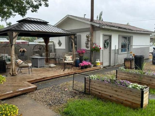 148 4 Street, Drumheller, AB 