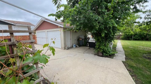 303 Nill Place, Hanna, AB - Outdoor