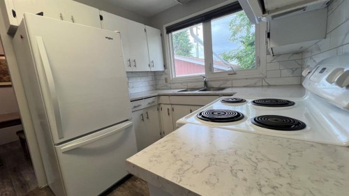 303 Nill Place, Hanna, AB - Indoor Photo Showing Kitchen
