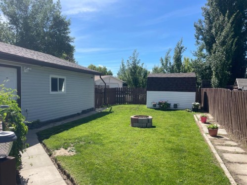 99 Spruce Avenue, Brooks, AB 