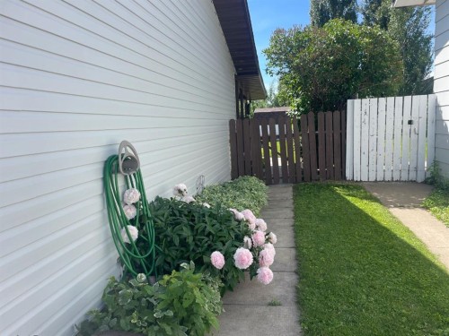 99 Spruce Avenue, Brooks, AB 