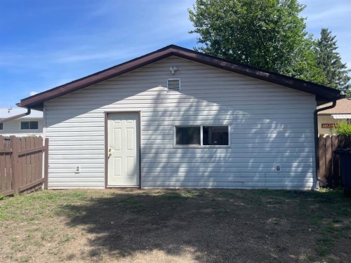99 Spruce Avenue, Brooks, AB 
