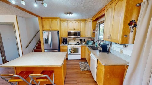 99 Spruce Avenue, Brooks, AB 