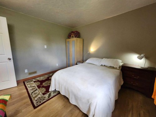 655 3 Avenue West, Drumheller, AB 