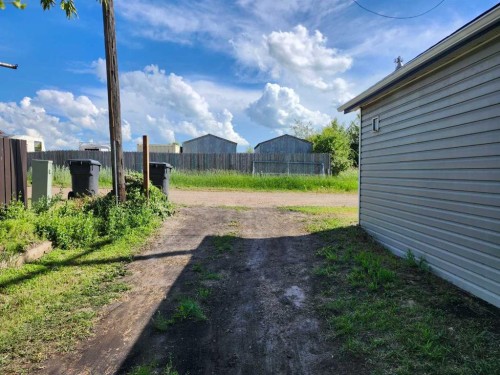 655 3 Avenue West, Drumheller, AB 