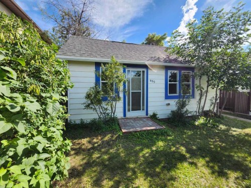 655 3 Avenue West, Drumheller, AB 