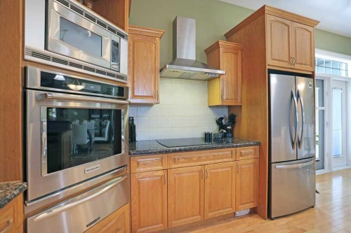 96 Greystone Close East, Brooks, AB - Indoor Photo Showing Kitchen