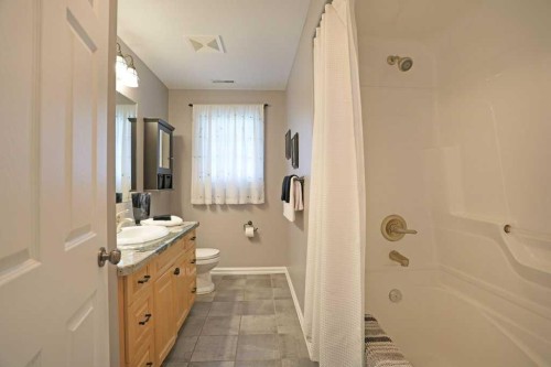 96 Greystone Close East, Brooks, AB - Indoor Photo Showing Bathroom