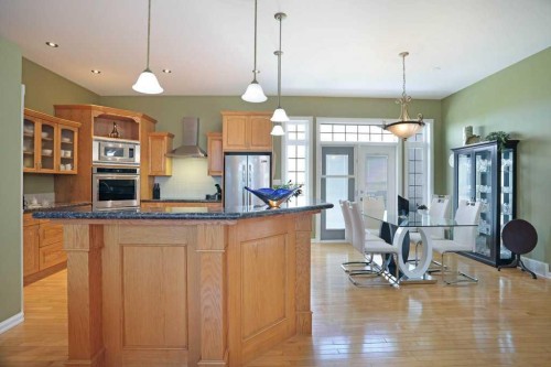 96 Greystone Close East, Brooks, AB - Indoor Photo Showing Kitchen With Upgraded Kitchen