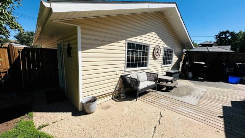 82 Villa Street, Drumheller, AB 