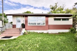 422 3 Avenue EASTOyen, AB T0J 2J0