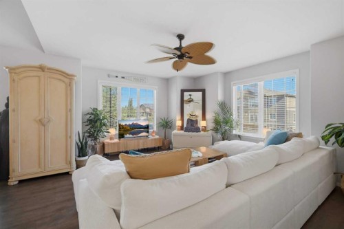 4 Golden Crescent, Red Deer, AB - Indoor Photo Showing Living Room