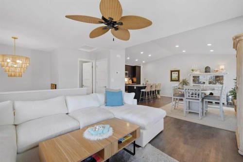 4 Golden Crescent, Red Deer, AB - Indoor Photo Showing Living Room