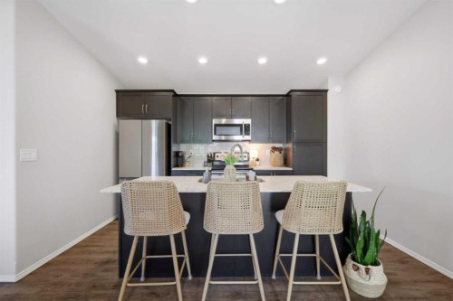 4 Golden Crescent, Red Deer, AB - Indoor Photo Showing Kitchen With Stainless Steel Kitchen With Upgraded Kitchen