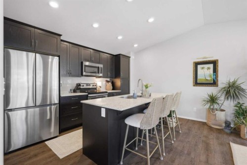 4 Golden Crescent, Red Deer, AB - Indoor Photo Showing Kitchen With Stainless Steel Kitchen With Upgraded Kitchen