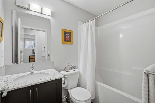 4 Golden Crescent, Red Deer, AB - Indoor Photo Showing Bathroom