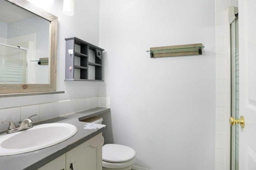 68 Upland Street, Brooks, AB - Indoor Photo Showing Bathroom