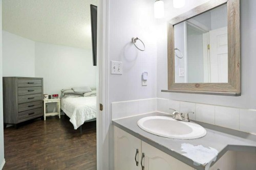 68 Upland Street, Brooks, AB - Indoor Photo Showing Bathroom