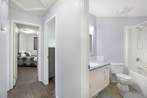 68 Upland Street, Brooks, AB - Indoor Photo Showing Bathroom