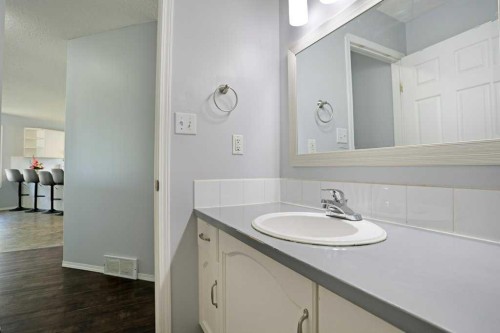68 Upland Street, Brooks, AB - Indoor Photo Showing Bathroom