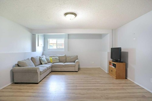68 Upland Street, Brooks, AB - Indoor Photo Showing Living Room