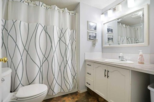 68 Upland Street, Brooks, AB - Indoor Photo Showing Bathroom