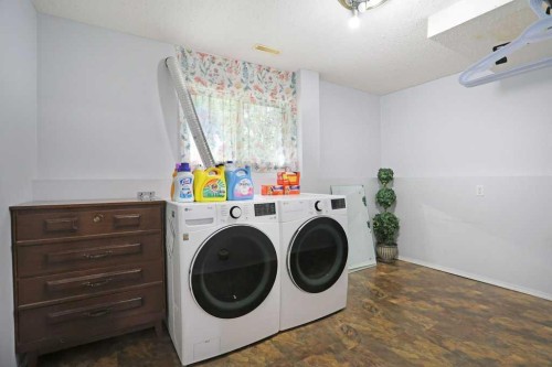 68 Upland Street, Brooks, AB - Indoor Photo Showing Laundry Room