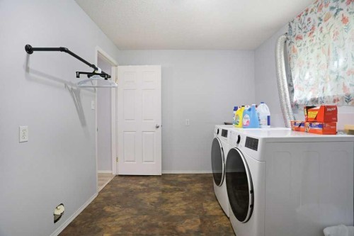 68 Upland Street, Brooks, AB - Indoor Photo Showing Laundry Room